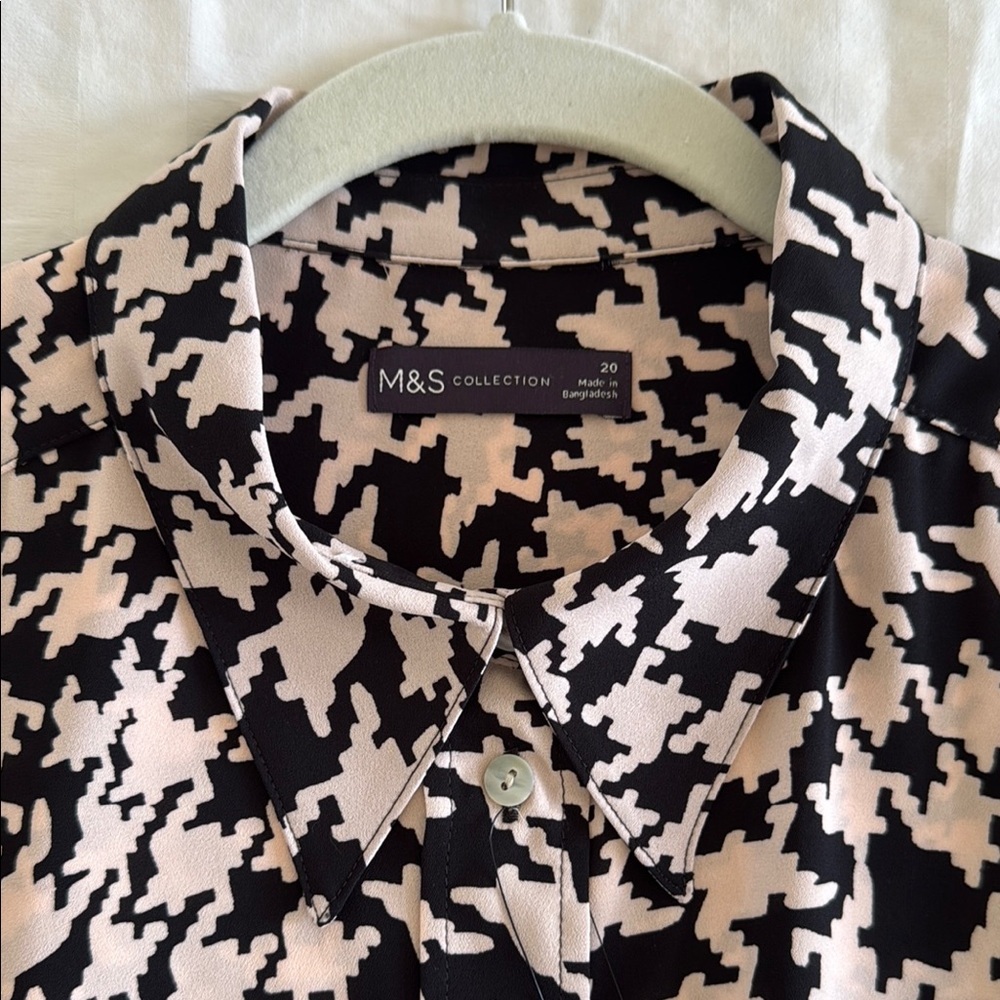 Marks & Spencer Black and Cream Houndstooth Graphic Blouse - Picture 7 of 12